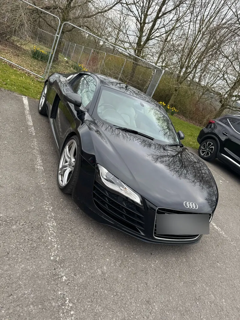 Black Audi R8