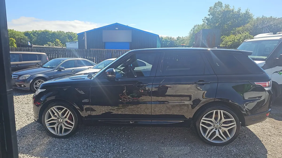 Black Range Rover Sport in profile